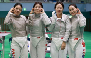 인천 중구청 펜싱팀, 플러레 단체전 '우승' 금빛 찌르기 - 뉴스 썸네일 이미지