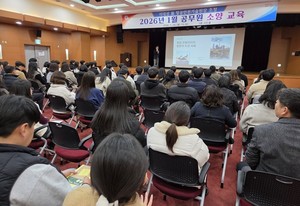 진주시, 이대성 전 항공안전기술원장 초청 '공무원 소양교육' - 뉴스 썸네일 이미지