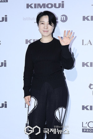 [GJ포토] 뉴욕마스터 박성희 메이크업 아티스트, '여유 넘치는 손인사'... - 뉴스 썸네일 이미지