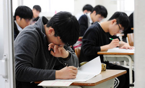 의대 지원자 10%가 '사탐' 응시자... 2026 정시 문·이과 장벽 허물어졌다 - 뉴스 썸네일 이미지