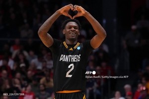 돈테 호른 승리 세리머니