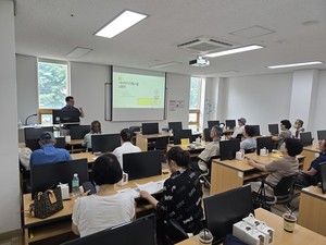 [거버넌스 인사이트 3] 고혁준의 시니어 디지털 격차 해소의 핵심 - 뉴스 썸네일 이미지