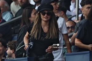 PSG-로리앙전 관람 온 페넬로페 크루즈