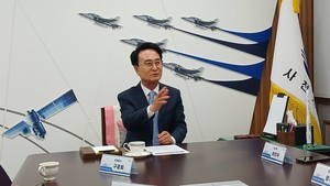 [인터뷰] 박동식 사천시장 "재선의 영광, 하늘의 어머니께 바치고 싶다... - 뉴스 썸네일 이미지