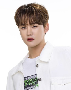 가수 박서진, 서울 콘서트 결국 취소...시위 장기화 여파