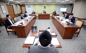 충남도의회, 기획조정실 조례안 4건 심사...2026년 업무보고 받아 - 뉴스 썸네일 이미지