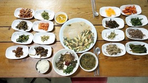 '동네한바퀴' <b>울릉도</b> 산채정식·100% 자연산 물회 맛집 위치