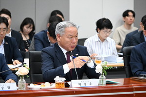 이용우 부여군수, 충남의 균형발전과 미래 성장동력...충청산업문화철... - 뉴스 썸네일 이미지