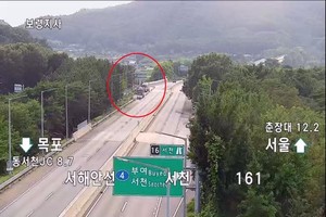 [실시간 포토] 서해안 <b>서천</b>IC 인근 <b>황산 누출</b>사고 현장 모습