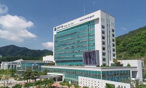 원주시, 재정국장 가족 식당 '업무추진비 사용' 논란…감사 착수·엄정...