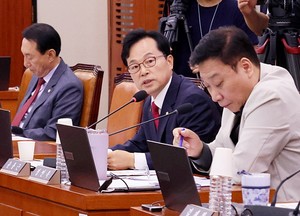 <b>윤용근</b>, 체육 행정 부조리 지적