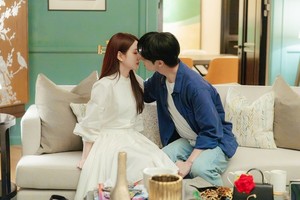 '<b>오싹한 연애</b>' <b>박은빈</b>·<b>양세종</b> 키스 1초 전...달달 싱가포르 데이트