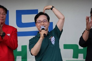 <b>윤용근</b> <b>의원</b>, '2026 청양 고추구기자 축제' 개막 만찬 참석… 농가 노고...