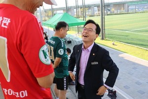 <b>윤용근</b>, 지역구 일정 마치고 <b>국회</b> 복귀…"현장 에너지로 의정활동"