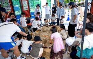 '제천 시;멘트 축제' 3,200명 참여 성료...도시재생 사업 토대 마련 - 뉴스 썸네일 이미지