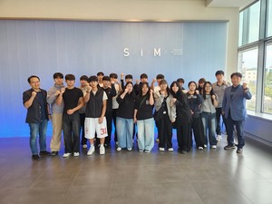 충북대, 청양 정산고 학생 대상 AI·XR 산업체 탐방 진행 - 뉴스 썸네일 이미지