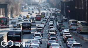 추석 당일 고속도로 실시간 <b>교통상황</b>… 서울~부산 8시간 40분