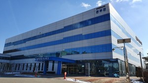 충북TP, 엠플러스 이차전지 장비 '가열 롤 온도' 최적화 지원...50억 원 ... - 뉴스 썸네일 이미지