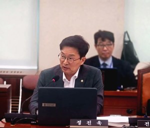 정진욱 "석탄공사, 10년 멈춘 몽골 탄광에 또 혈세" - 뉴스 썸네일 이미지