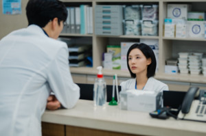 새 외과의 <b>나대일</b>의 '친절 공세'…계수정은 눈길도 안 줬다