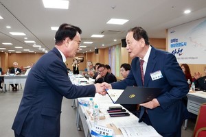 사천시, 출향인과 함께 고향발전추진단 위촉식·지역탐방행사 개최 - 뉴스 썸네일 이미지